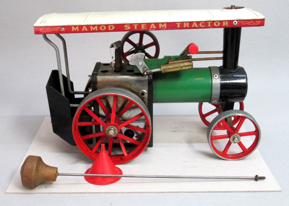 MAMOD STEAM TRACTION ENGINE TE1a WITH FIREBOX AND STEERING ROD, BOXED (17cm x 26.5cm OVERALL) - Bild 2 aus 4