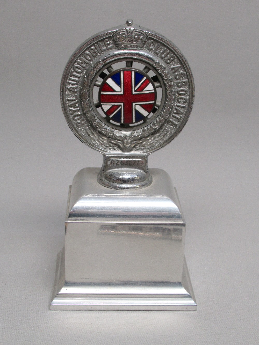 ROYAL AUTOMOBILE CLUB ASSOCIATION CHROMIUM PLATED AND ENAMELLED CAR BADGE No. CZ63277 CIRCA 1925, ON - Image 2 of 4