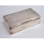 GEORGE V SILVER CIGARETTE BOX WITH ENGINE TURNED DECORATION BY PADGET & BRAHAM LTD, LONDON 1925 (5cm