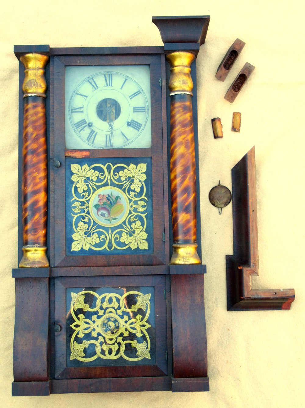 LATE 19th CENTURY AMERICAN SETH THOMAS WALL CLOCK WITH AN EIGHT DAY STRIKING MOVEMENT, IN A WOOD