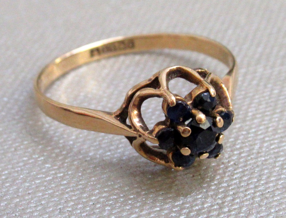 9ct GOLD AND SAPPHIRE RING, SIZE 0 (1.6g) - Bild 3 aus 4