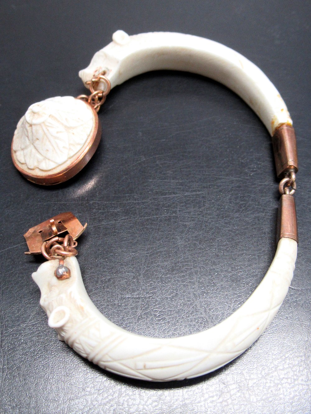 PRE-WAR CARVED IVORY AND ROSE GOLD PANTHER'S HEAD BRACELET, INDISTINCT MARK, POSSIBLY 9 (DIA: 7cm) - Bild 5 aus 10