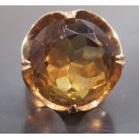 9ct GOLD RING SET 15mm CIRCULAR CITRINE IN A FOUR PRONG SETTING, SIZE M (10.9g GROSS)