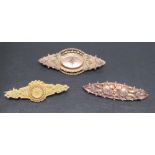 VICTORIAN 9ct GOLD BROOCH, THE CENTRAL OVAL WITH A SET DIAMOND AND STAR DESIGN, A FILIGREE AND ROPE