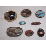 AGATE DOUBLE SIDED OVAL LOCKET ENCLOSING 14 MINIATURE PHOTOGRAPHS OF ILFRACOMBE (3.5cm x 3cm), FOUR