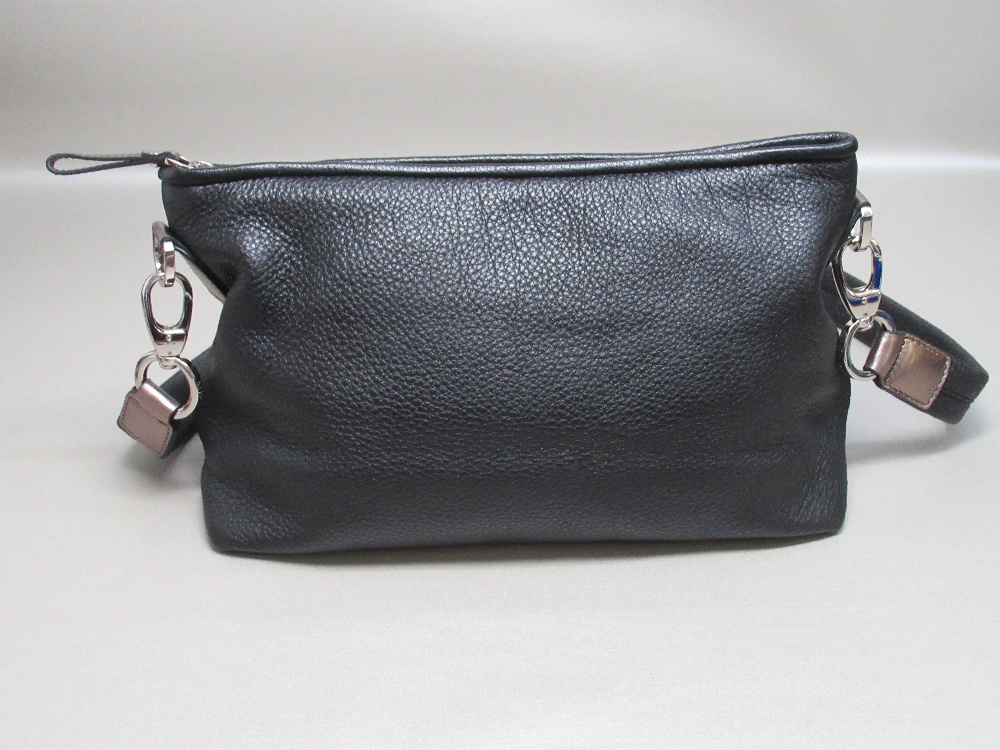 KESSLORD BLACK LEATHER HAND/SHOULDER BAG WITH SILVER HAND STRAP, PURSE, W: 37cm AND DUST BAG [4] - Image 7 of 9