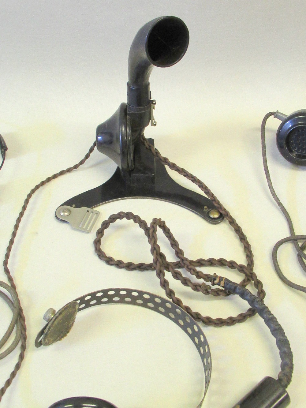 POST OFFICE TELEPHONES BLACK BAKELITE OPERATOR'S HAND SET WITH A PRESS BUTTON, STANDING MOUTHPIECE - Image 3 of 7