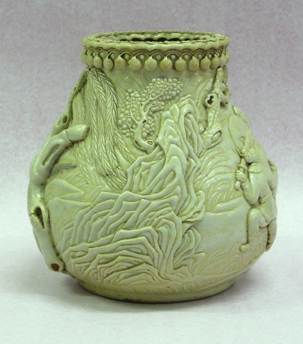 LATE 19th CENTURY CHINESE PORCELAIN BALUSTER VASE DECORATED ALL-OVER WITH WARRIORS, HORSES AND TREES - Image 3 of 6