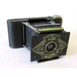 ENSIGN MIDGET FOLDING POCKET CAMERA, PAT. No. 271186, IN A BLACK METAL CASE (W: 9cm)