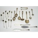 SILVER APOSTLE SPOON BY A. E. JONES, BIRMINGHAM, 1978, NINE OTHER PIECES OF FLATWARE, TEN WHITE