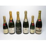 FOUR BOTTLES AND TWO HALF BOTTLES OF CHAMPAGNE OF MIXED AGE, INCLUDING MOET & CHANDON, LANSON,