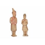 Two polychrome pottery sculptures of servants. China, Han/Tang. H. 22,5 - 28,5 cm. Provenance: