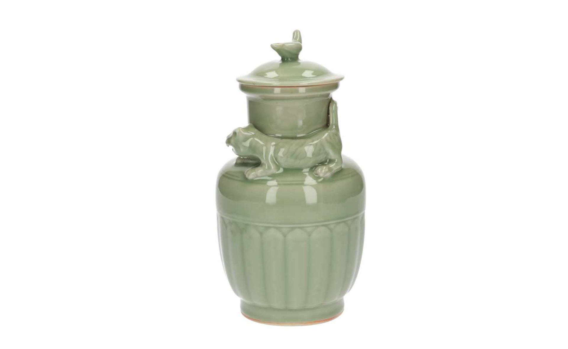 A lot of three celadon lidded vases, decorated with dragons and a tiger. All unmarked. China, 20th - Image 3 of 16