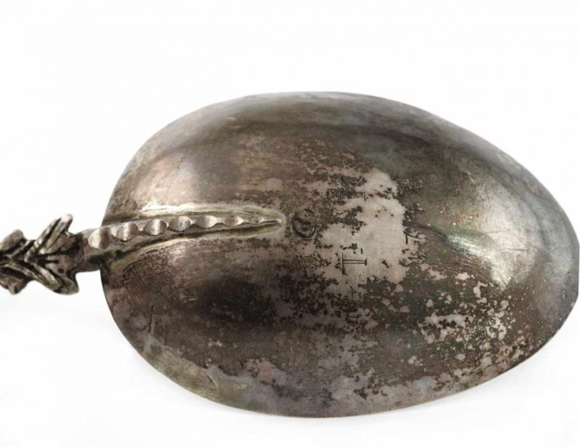 Zilveren geboortelepel met gevlochten steel en bekroning van vrede en hoop. Mt. Andries Vis, - Image 11 of 25