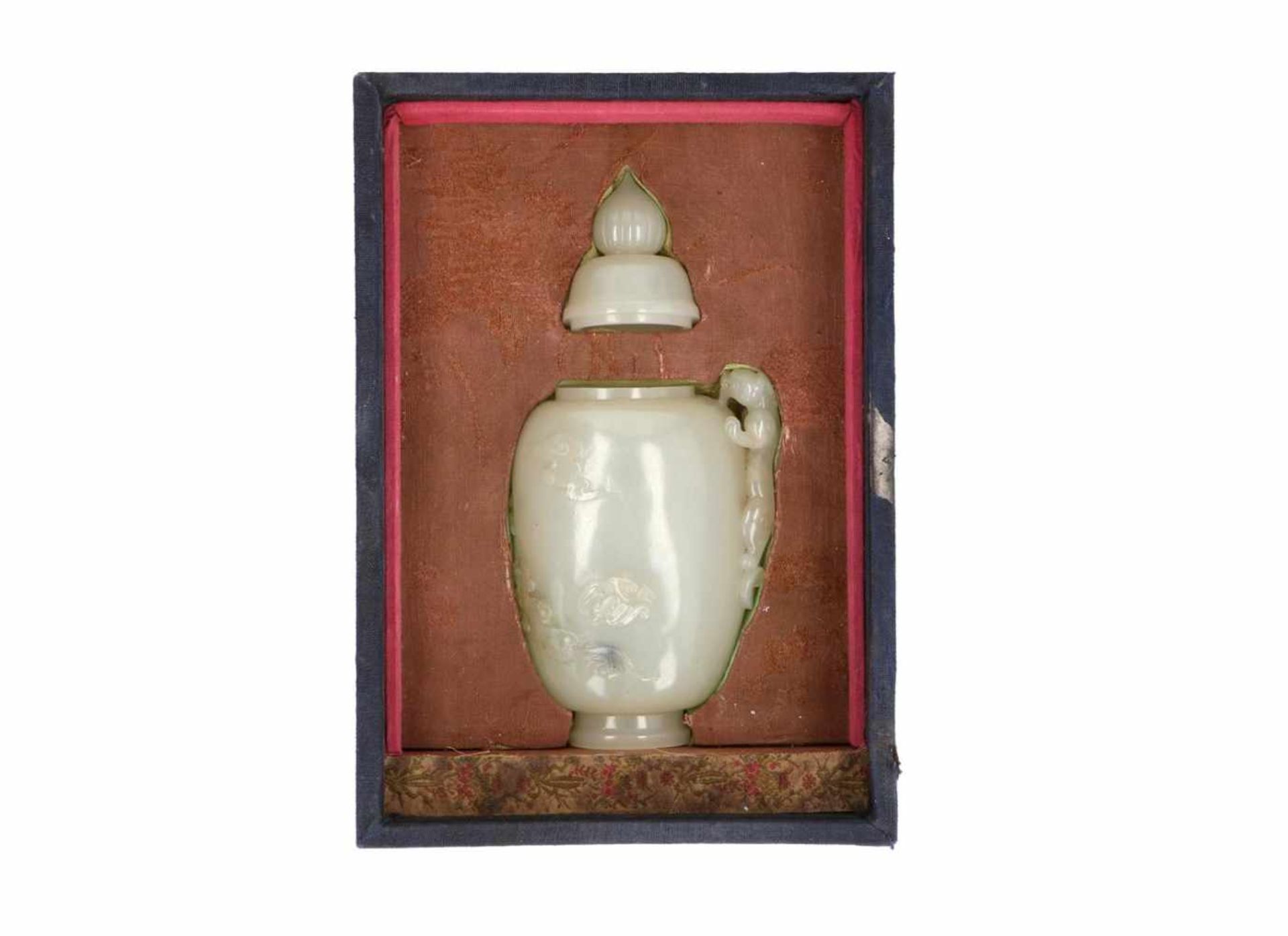 A jade lidded jar, decorated with a dragon and bats in relief. Unmarked. China, 20th century. In - Image 6 of 10