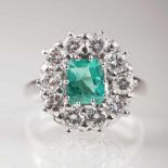 Hochwertiger Vintage Smaragd-Brillant-Ring Um 1970. WG. Im Zentrum 1 Smaragd im Smaragdschliff ca.