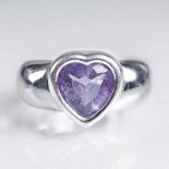 Piaget gegr. 1874 Amethyst-Ring in Herzform 18 kt. WG, gest. 750, 'Piaget', num. A71698, 1997. Der