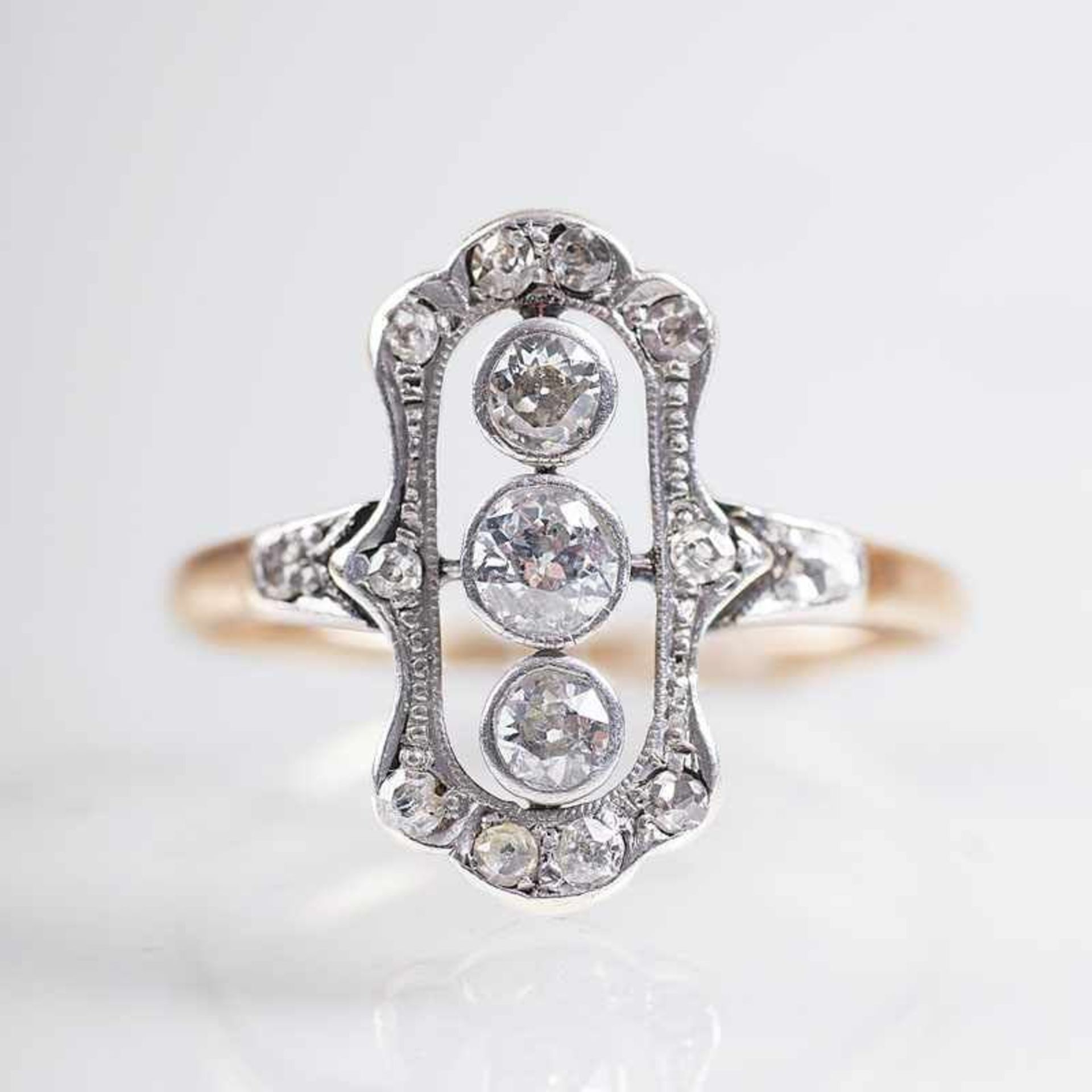 Jugendstil Diamant-Ring Anf. 20. Jh. 14 kt. GG mit Silber, gest. 585. Filigran-durchbrochen