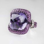 Großer Amethyst-Ring mit Pink-Saphiren 18 kt. WG, gest. Der große Amethyst in Carréeform im