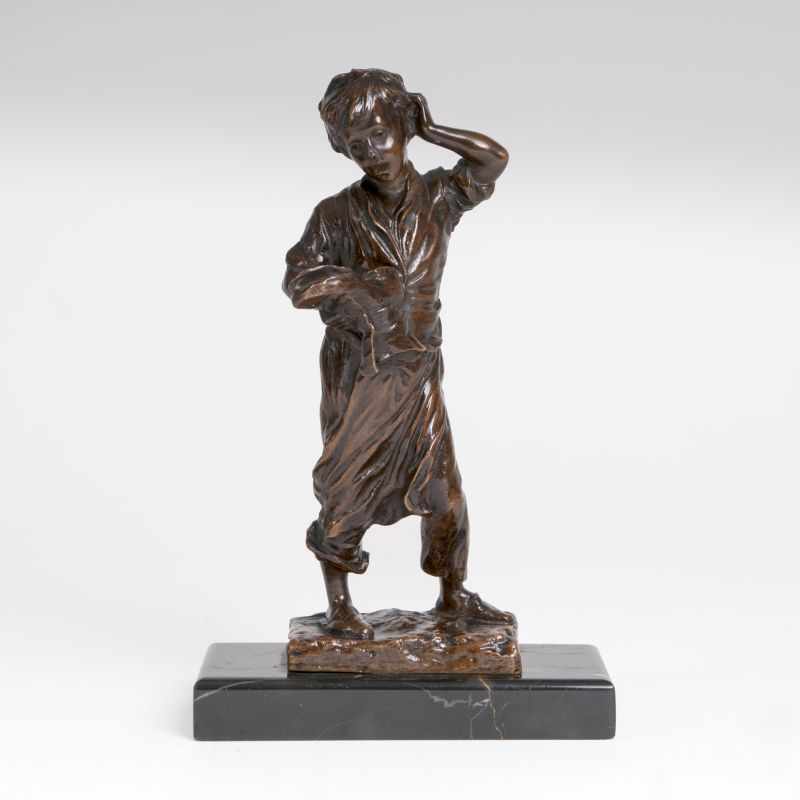 Bronze-Skulptur 'Schusterjunge' Frankreich, um 1900. Bronze mit brauner Patina, H. 21 cm, auf