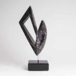 Anthony Quinn (Chihuahua 1915 - Boston 2001) Stein-Skulptur 'Scheherazade ' Rot-weiß geäderter