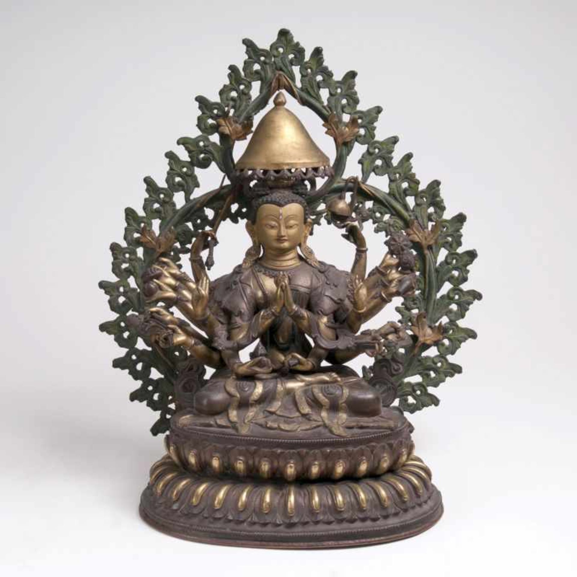 Imposante Skulptur der Göttin Cundi Tibet, frühes 20. Jh. Kupferbronze, partiell feuervergoldet,