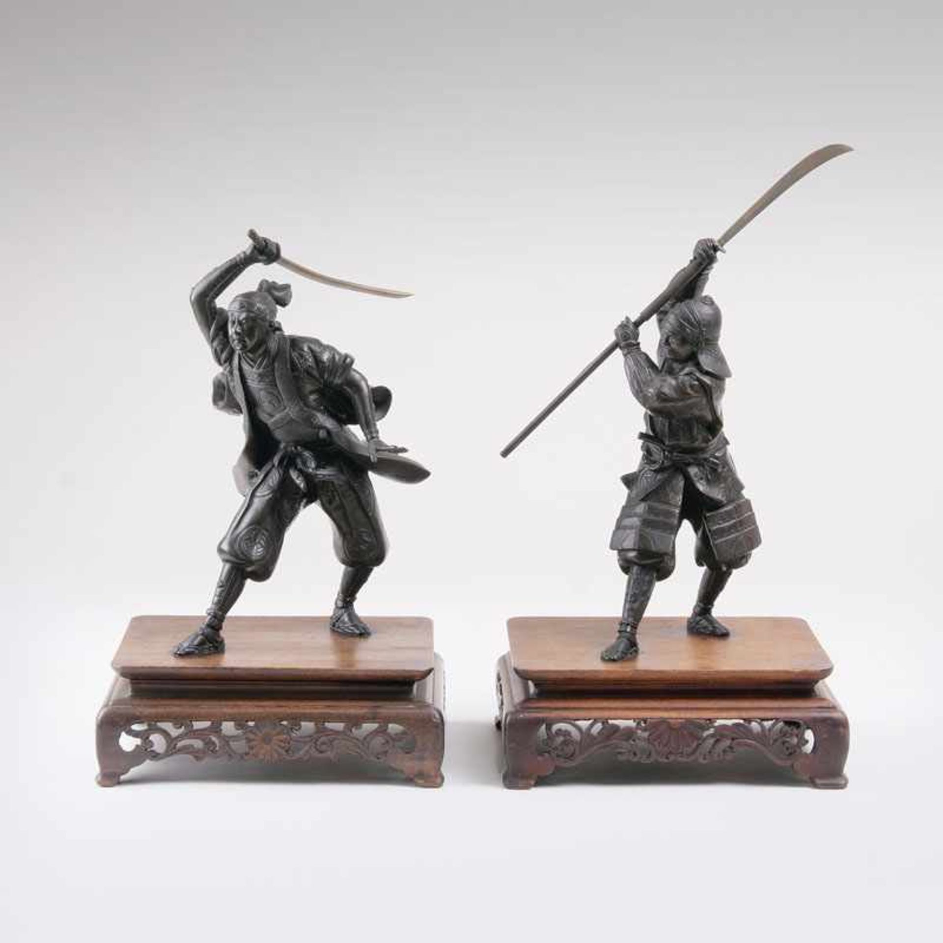 Yoshimitsu tätig Ende des 19. Jh. in Japan Paar außergewöhnlicher Figuren 'Samurai-Krieger' Japan,