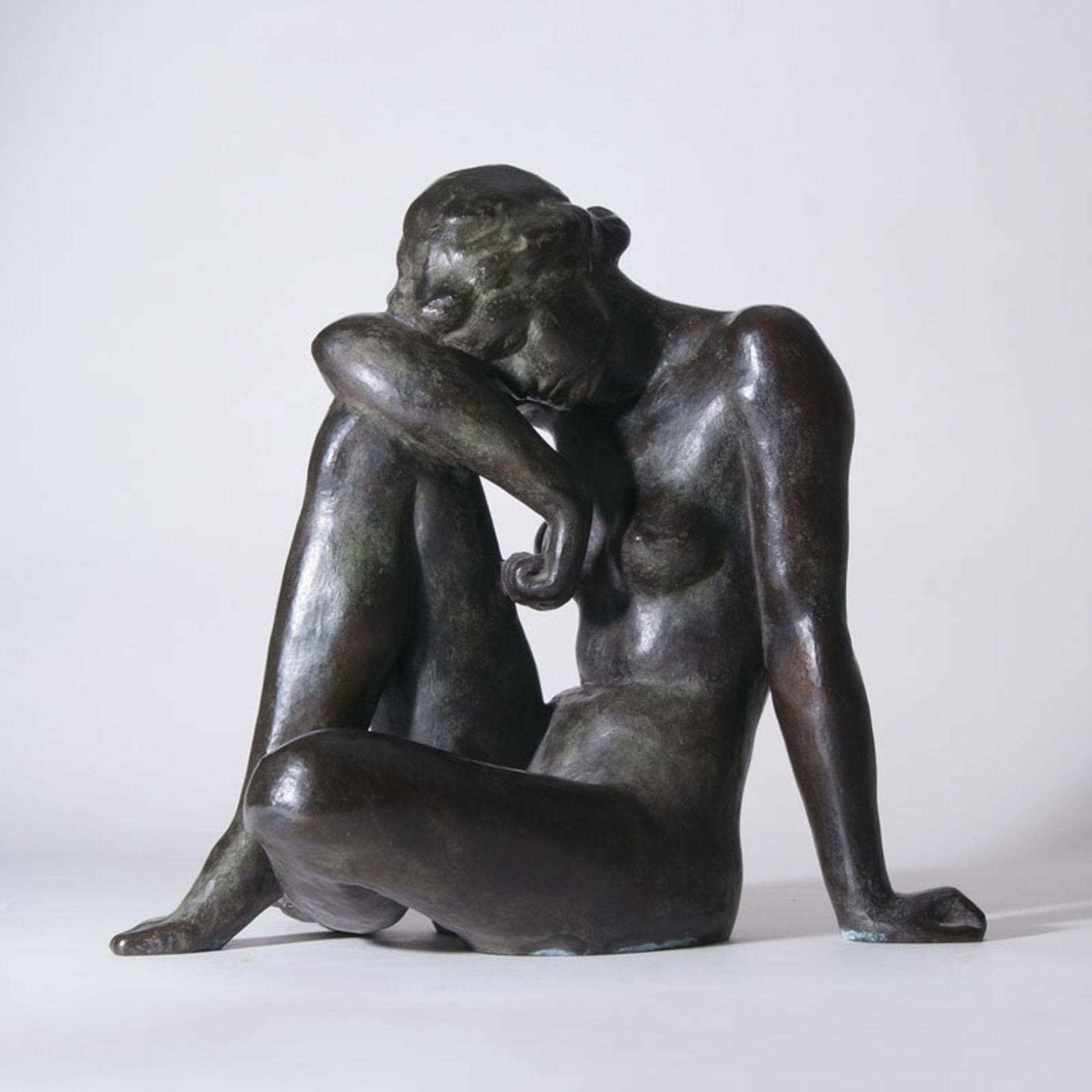 Fritz Klimsch (Frankfurt/M. 1870 - Saig 1960) Figur 'Rastende' 1950. Bronze, braun patiniert, H.