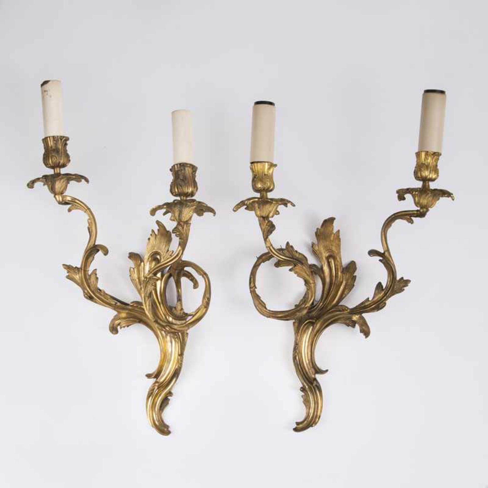 Paar vergoldeter Appliken im Barock-Stil Um 1900. Bronze, vergoldet. 2 geschwungene Leuchterarme mit