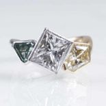 Hochkarätiger, außergewöhnlicher Ring mit farbigen Diamanten 18 kt. GG und WG, gest., MZ: 'AH'.
