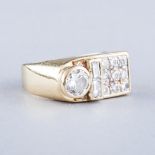 A DIAMOND RING bezel-set to the side with a round brilliant-cut diamond weighing approximately 0.