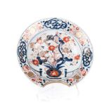 A JAPANESE IMARI BARBER’S BOWL, 18TH CENTURY the centre painted with a chrysanthemum filled