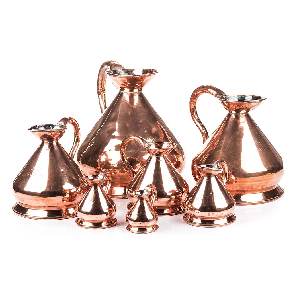 A SET OF SEVEN COPPER MEASURES, 19TH CENTURY in sizes , each shaped baluster body with everted