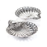 A PAIR OF EDWARDIAN SILVER SHELL-FORM DISHES, HENRY ATKIN, SHEFFIELD, 1905 the scalloped and foliate