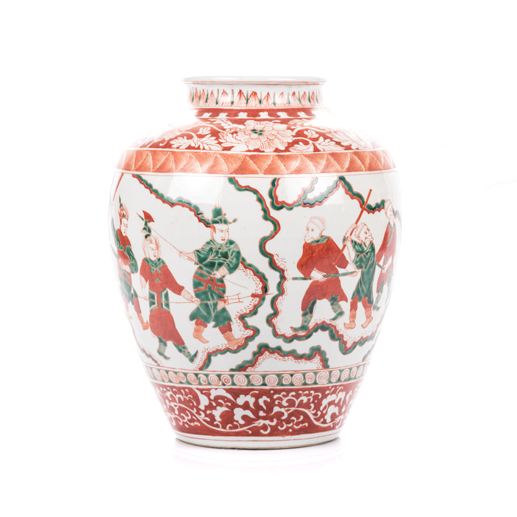 A CHINESE FAMILLE VERTE VASE of tapering ovoid form, the centre depicting figures in combat, above a