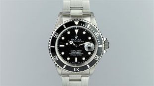 GENTLEMEN'S ROLEX SUBMARINER w/ BOX & PAPERS REF. 16610, circular black dial with dot hour markers