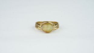 French cats-eye chrysoberyl ring, central cabochon cut cats-eye chrysoberyl in a heavy gold band,