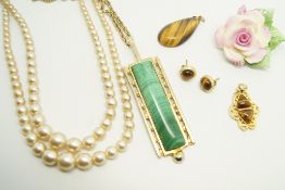 Selection of costume jewellery, including a malachite necklace and faux pearls