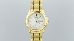 GENTLEMEN'S CITIZEN WR50 WRISTWATCH, white dial, day date aperture, gold plated, quartz.