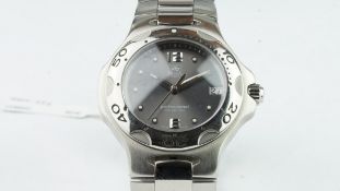 GENTLEMEN'S TAG HEUER PROFESSIONAL REF. WL111G, grey dial, dot hour markers, date aperture,