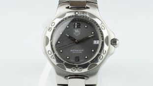 GENTLEMEN'S TAG HEUER PROFESSIONAL REF. WL111C, grey dial, date aperture dot hour marker,