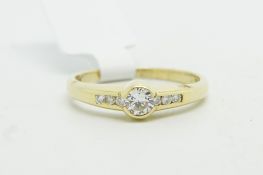 Seven stone diamond ring, estimated total diamond weight 0.25ct, set in 18ct gold, ring size J1/2