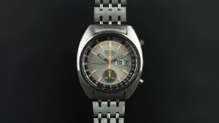 GENTLEMEN'S SEIKO CHRONOGRAPH WRISTWATCH, circular silver dial with day date aperture at 3, sub dial