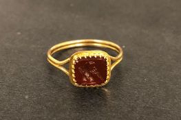 Carnelian carved ring, central carnelian seal carved with an eagle, mounted in yellow metal
