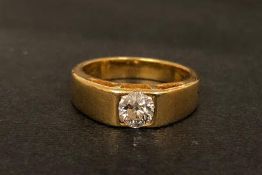 Single stone diamond ring, old cut diamond measuring an estimated 6 x5.8mm, in a wide yellow metal