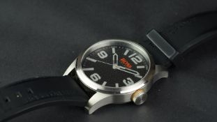 GENTLEMEN'S HUGO BOSS WRISTWATCH, black circular dial, steel case 45mm diameter on rubber strap,