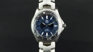 GENTLEMEN'S TAG HEUER LINK 200m WRISTWATCH, blue dial with date function, stainless steel 37mm