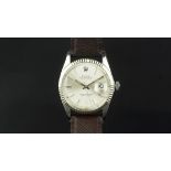 GENTLEMEN'S ROLEX DATEJUST REF. 1601, circular silver pie pan dial with baton hour markers and a