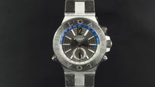 GENTLEMEN'S BVLGARI DIAGONO GMT WRISTWATCH, circular textured grey dial with baton hour markers