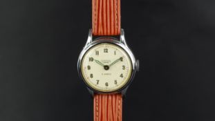 GENTLEMEN'S SMITHS EMPIRE VINTAGE WRISTWATCH, circular beige two tone dial with Arabic numerals,